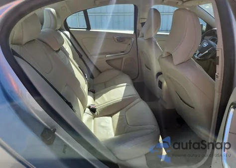 2013 Volvo S60 T5 z USA, uszkodzony, nr VIN YV1612FS1D2210770